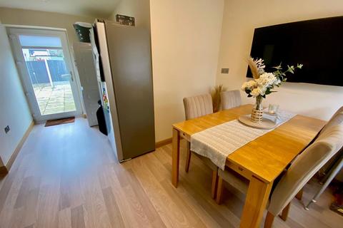 160 Keldregate, Huddersfield, HD2 1TE