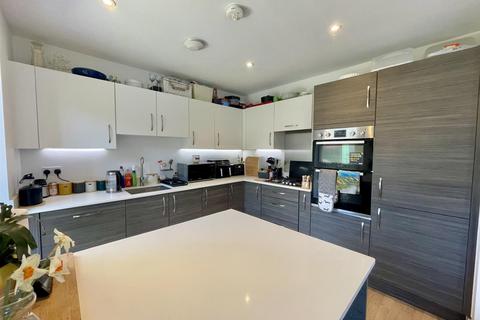 7 Grays Crescent, Newhaven, BN9 9FE