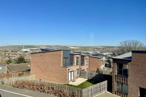 7 Grays Crescent, Newhaven, BN9 9FE