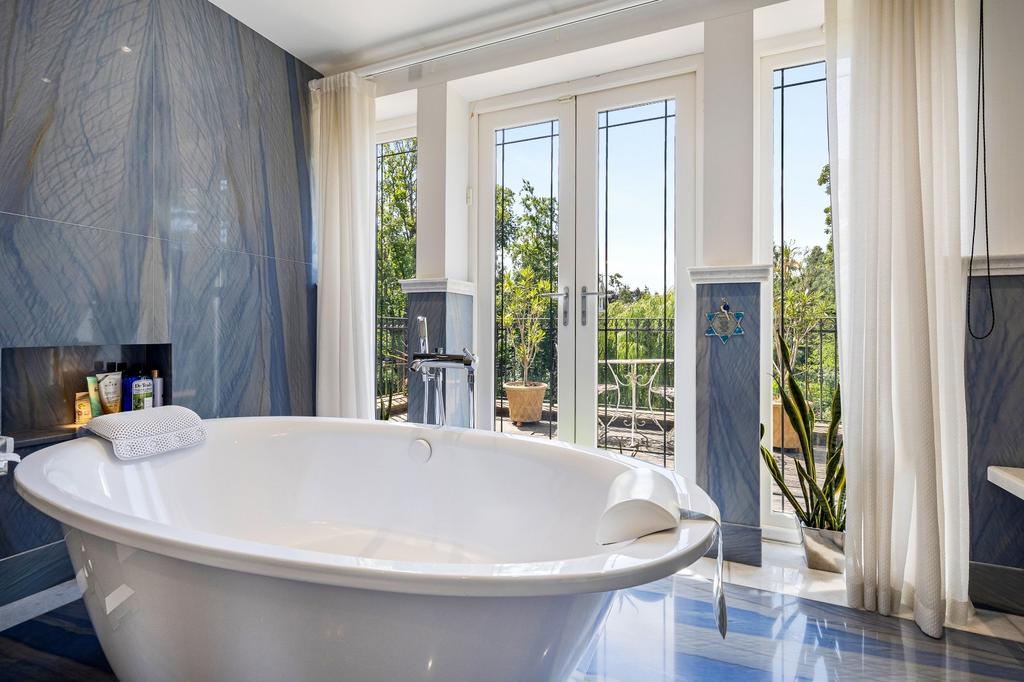 Ensuite
