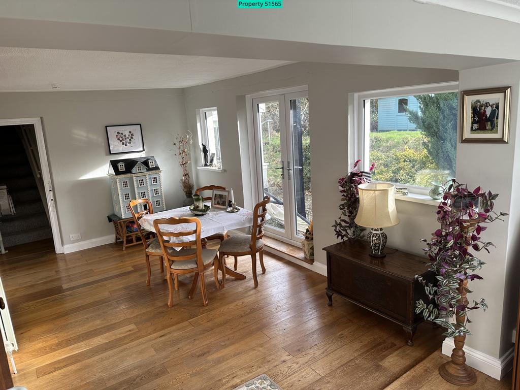 Dining Room - 9'7 x 18'9 (2.92m x 5.72m)