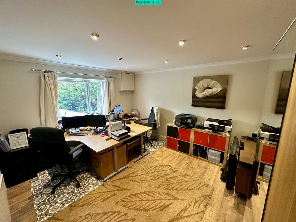 Grd Fl Office / Bedroom 6 - 14'3 x 1'11 (4.34m x 3