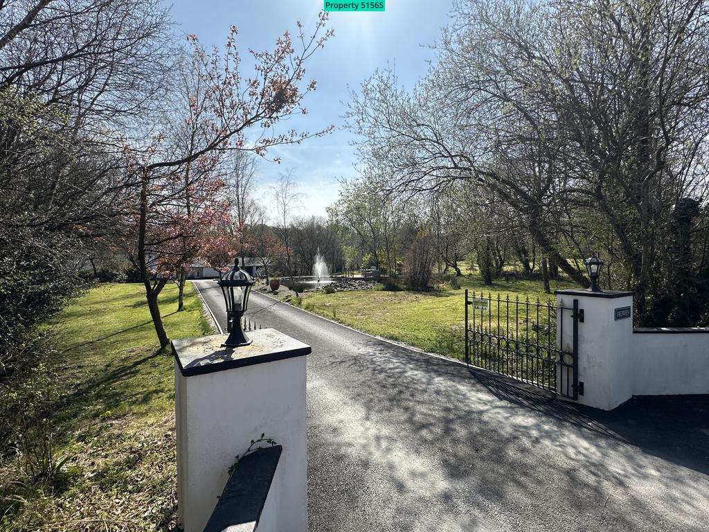 Entrance off private lane