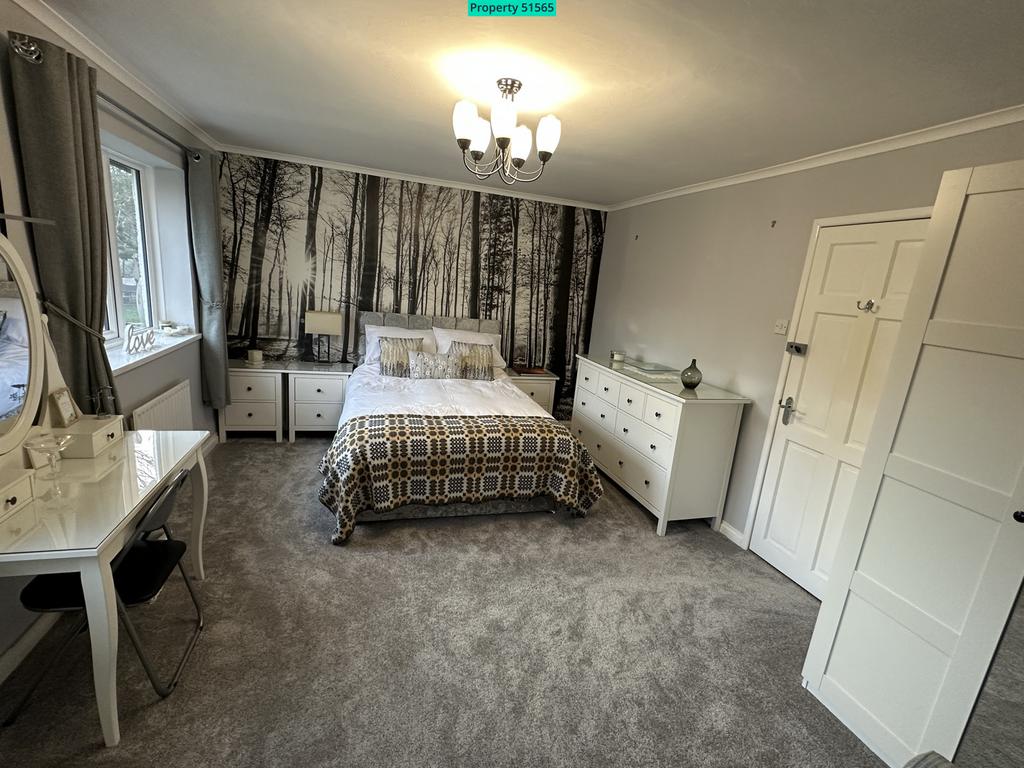 Bedroom 2 - 11'10 x 16'6 (3.61m x 5.03m)