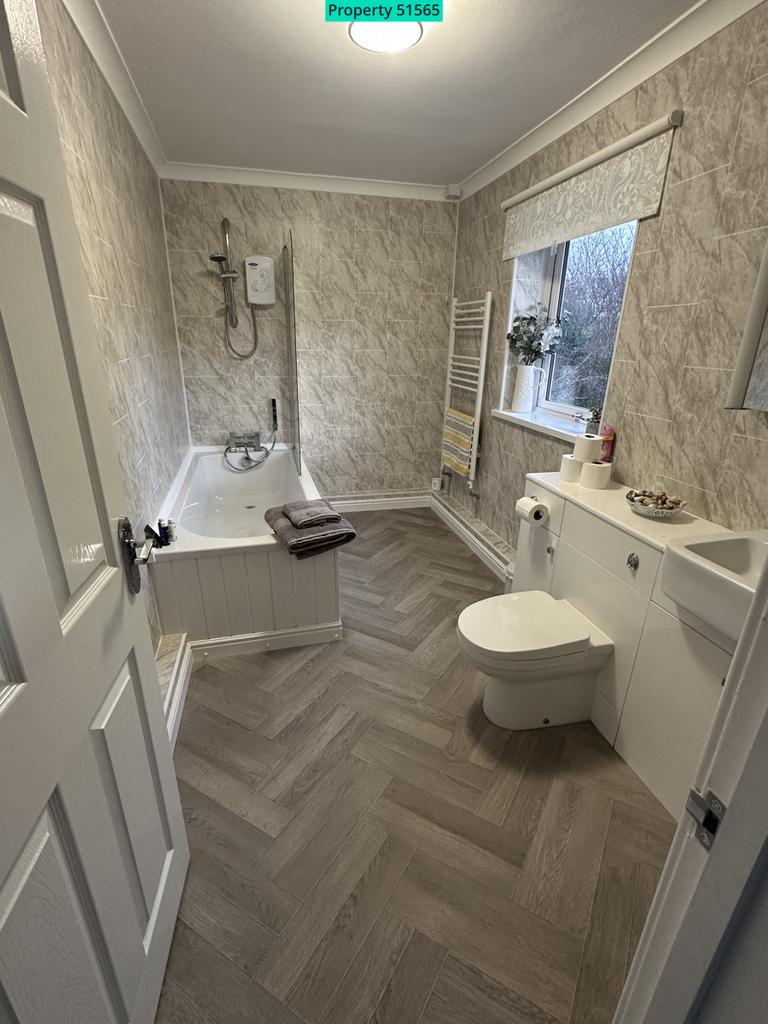 Bedroom 2 En-suite - 6'6 x 11'4 (2m x 3.5m)
