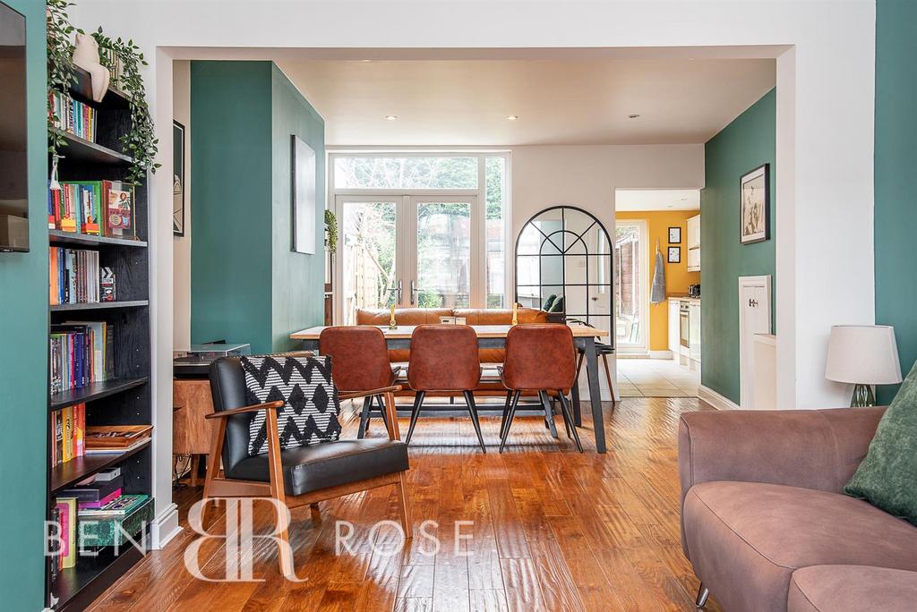 Lounge/Dining Room