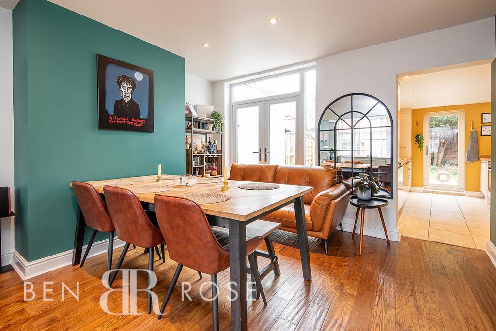 Lounge/Dining Room