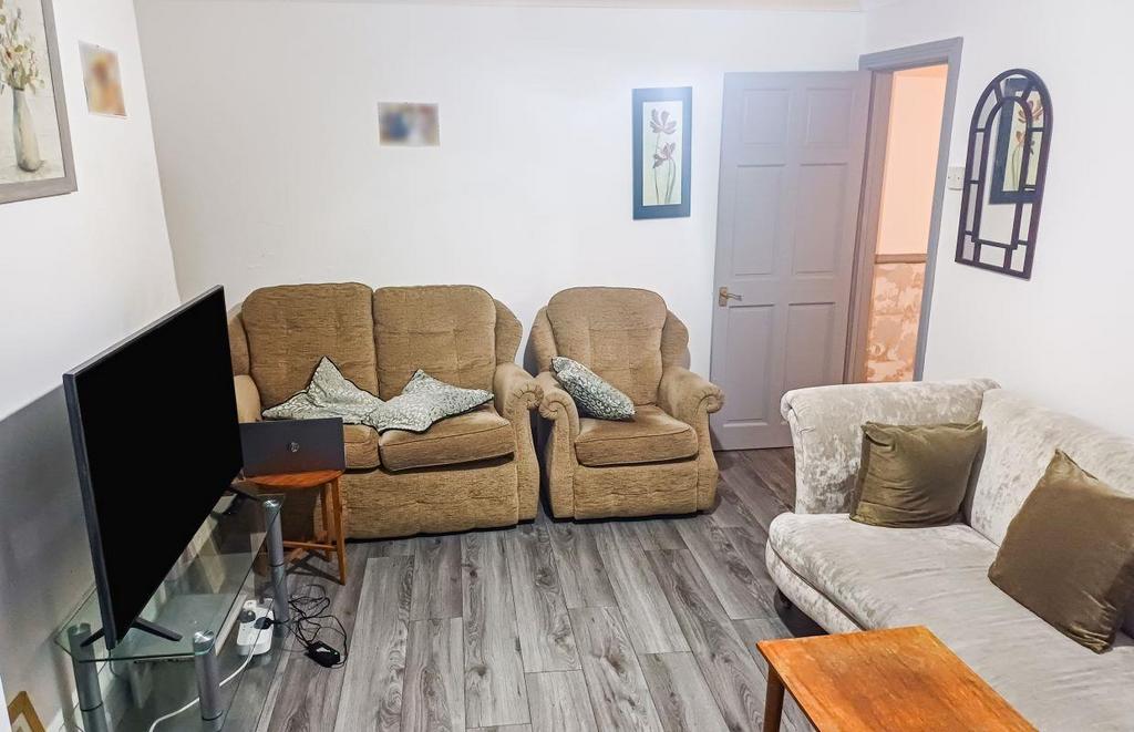 21 Ancona Street 2.jpeg
