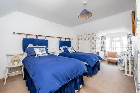 11 Church View, Ascott Under Wychwood, Chipping Norton, OX7 6AA