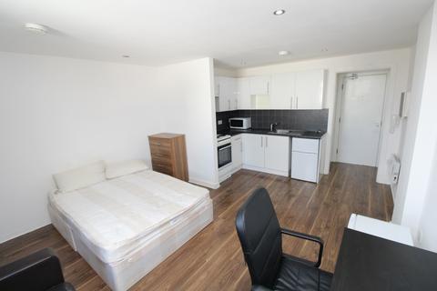 Studio to rent, Cranbrook House, Croydon Road, London, SE20