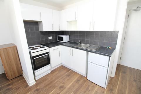 Studio to rent, Cranbrook House, Croydon Road, London, SE20