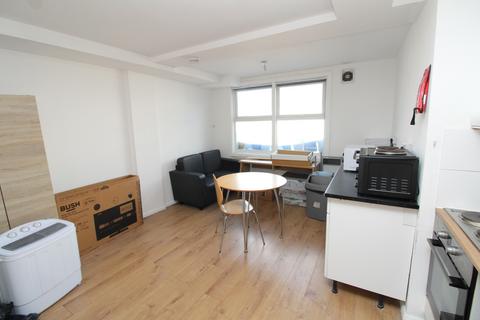 Studio to rent, Cranbrook House, Croydon Road, London, SE20