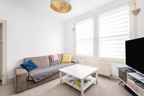 2 bedroom flat for sale, Martell Road, London, SE21