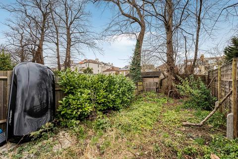2 bedroom flat for sale, Martell Road, London, SE21