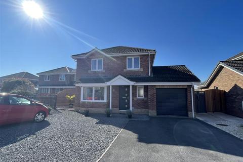 4 bedroom detached house for sale, Curlew Close, Llanelli