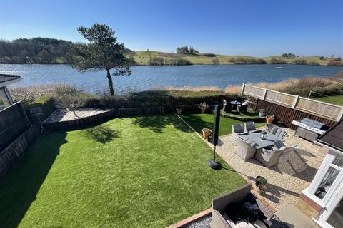 4 bedroom detached house for sale, Curlew Close, Llanelli