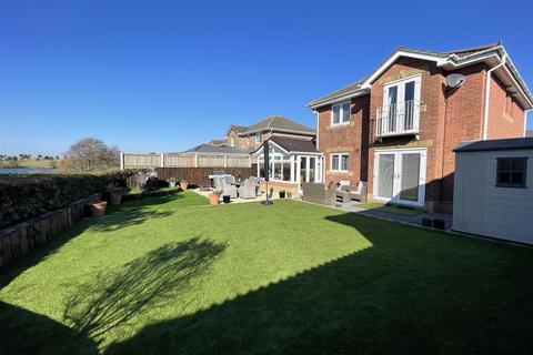 4 bedroom detached house for sale, Curlew Close, Llanelli