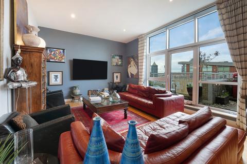 3 bedroom apartment for sale, Lombard Road, London, SW11