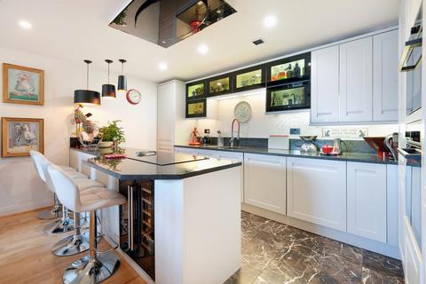 3 bedroom apartment for sale, Lombard Road, London, SW11