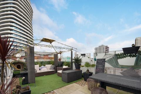 3 bedroom apartment for sale, Lombard Road, London, SW11