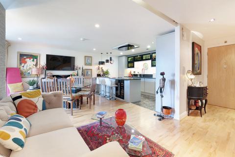 3 bedroom apartment for sale, Lombard Road, London, SW11
