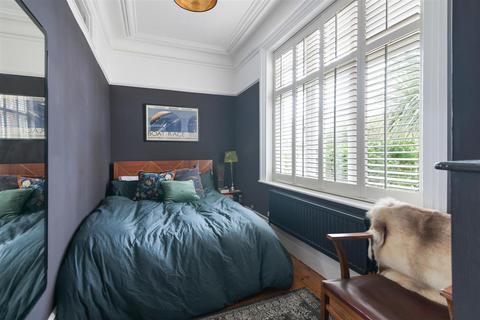 19a Worple Road, Epsom, KT18 5EP
