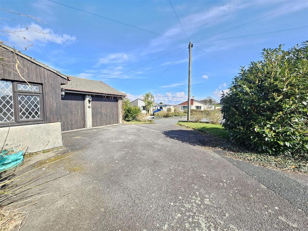 Entrance Drive.jpg