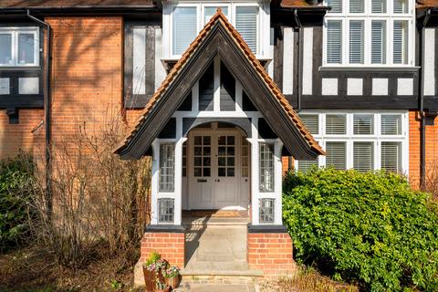5 bedroom detached house for sale, Hollands Way, Horsham, RH12