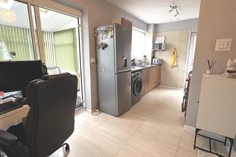 14 Chatsworth Close, Shaw, Oldham, OL2 8EB