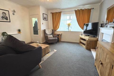 14 Chatsworth Close, Shaw, Oldham, OL2 8EB