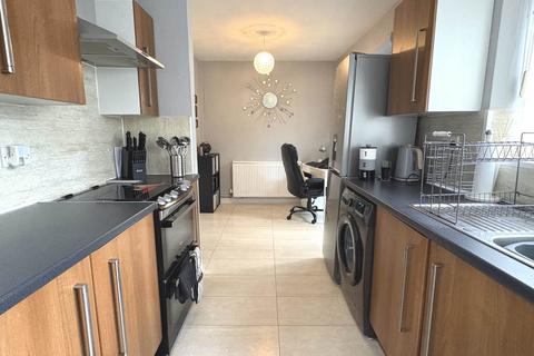 14 Chatsworth Close, Shaw, Oldham, OL2 8EB