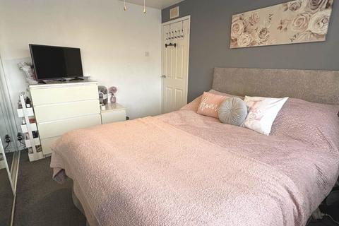 14 Chatsworth Close, Shaw, Oldham, OL2 8EB