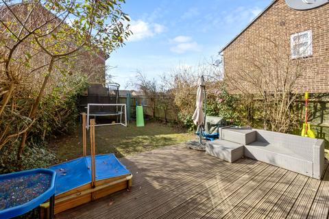 28 Wheatsheaf Close, Horsham, RH12 5TH