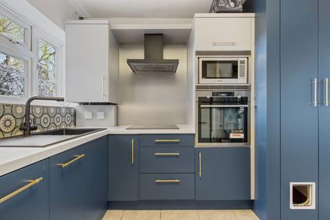 142a East End Road, London, N2 0RZ
