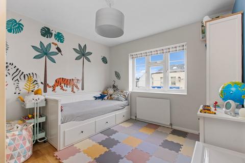 142a East End Road, London, N2 0RZ