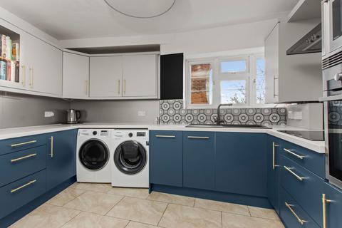 142a East End Road, London, N2 0RZ