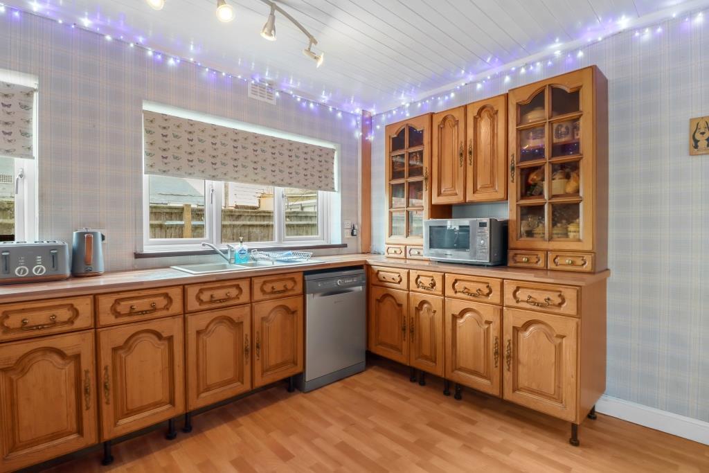 Kitchen Photo 2