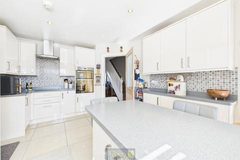 3 bedroom semi-detached house for sale, Mynchens, Basildon, Essex, SS15