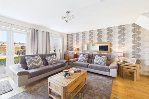 3 bedroom semi-detached house for sale, Mynchens, Basildon, Essex, SS15