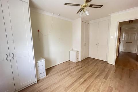 1 bedroom flat for sale, Beehive Lane, Redbridge, Essex