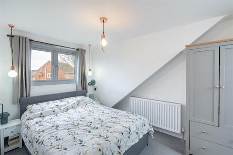 47 Roxholme Terrace, Leeds, LS7 4JH