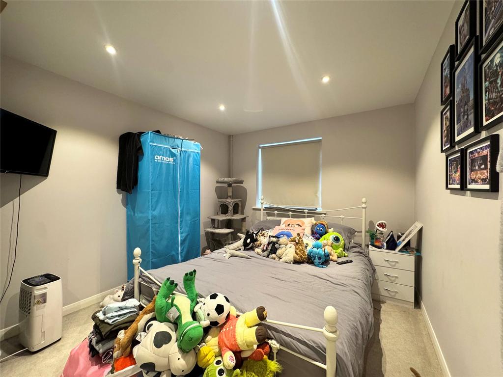 Warnsham Close, Lower Earley, Reading, Berkshire, RG6 - View 4