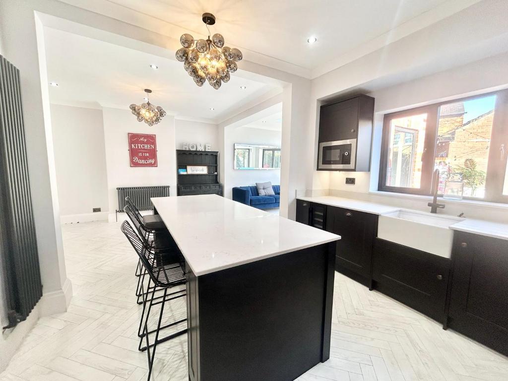 Open-Plan Kitchen &amp; Dining Room