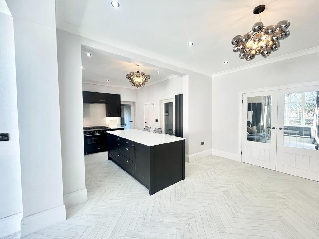 Open-Plan Kitchen &amp; Dining Room