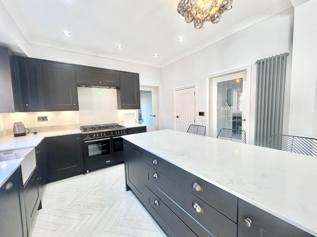 Open-Plan Kitchen &amp; Dining Room