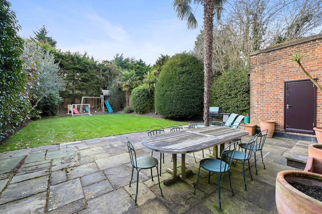 TEC - 72 Wykeham Road - Garden A1 (1).jpg