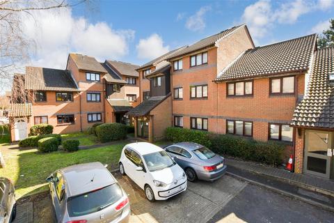 2 bedroom apartment for sale, Capstan Close, Romford RM6
