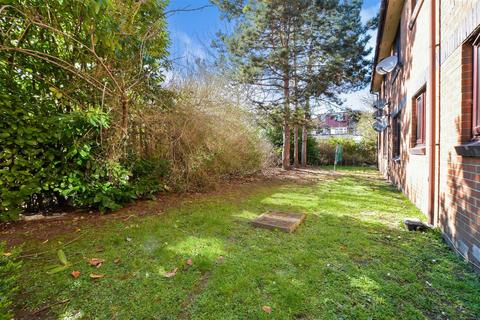 2 bedroom apartment for sale, Capstan Close, Romford RM6