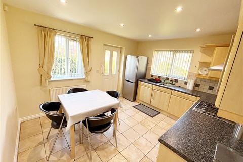 8 Chanters Close, Manchester, M9 6UY