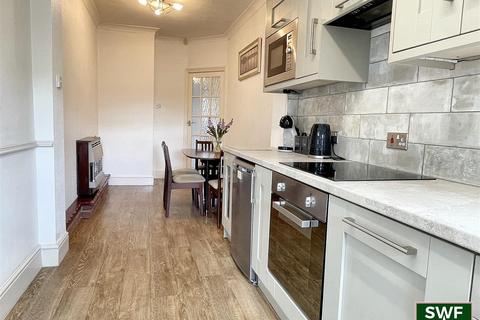 5 bedroom semi-detached house for sale, St. Philips Avenue, Wolverhampton